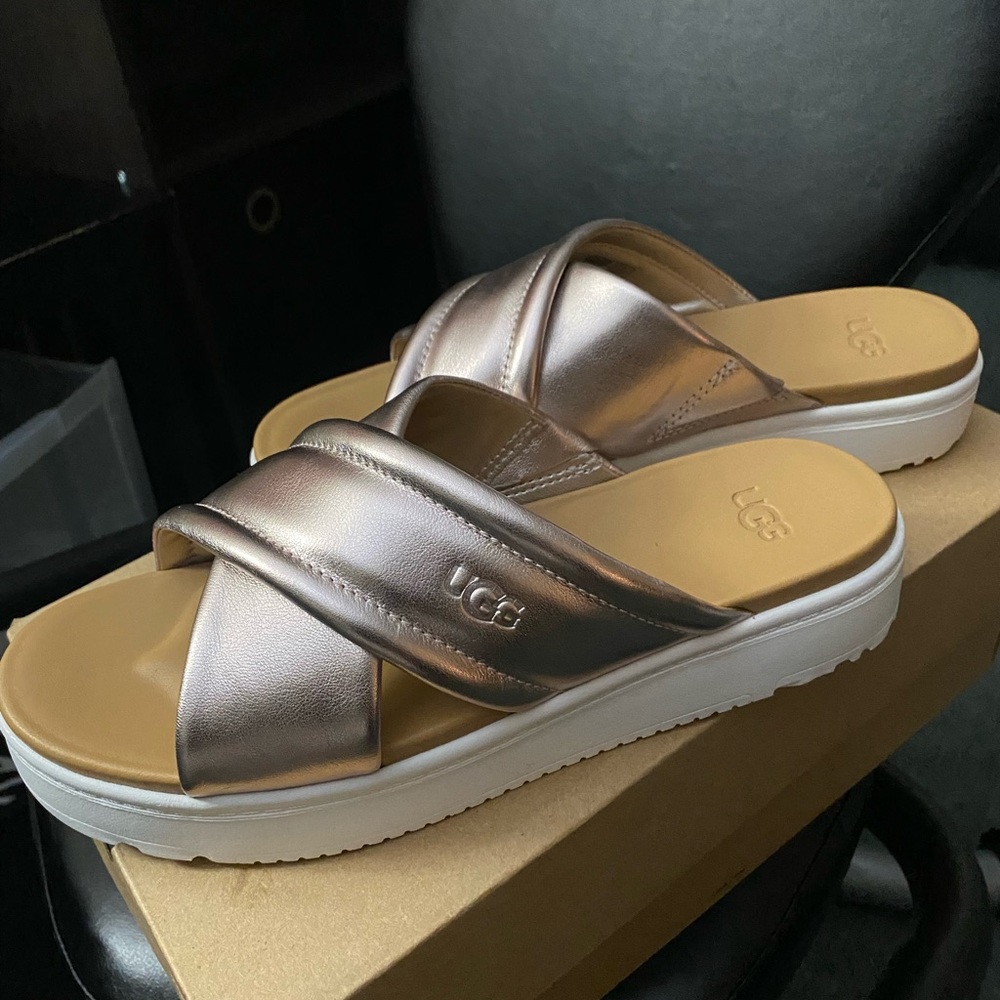 UGG Zayne Silver metallic rose gold sandals